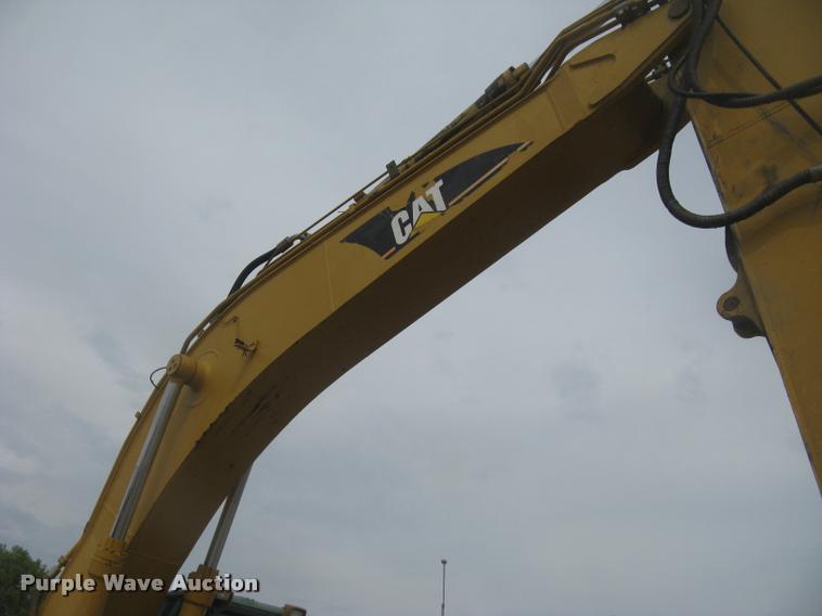 image for item L3869 2005 Caterpillar 330C L excavator