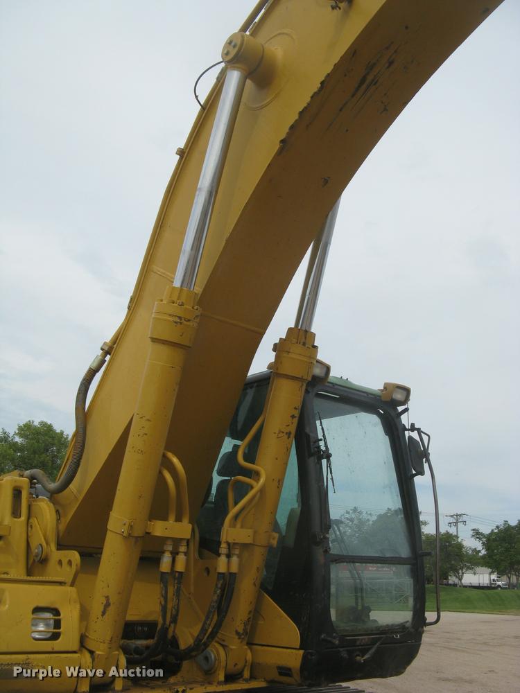 image for item L3869 2005 Caterpillar 330C L excavator