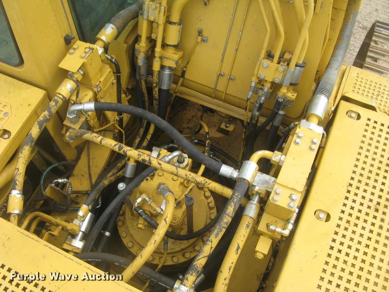 image for item L3869 2005 Caterpillar 330C L excavator