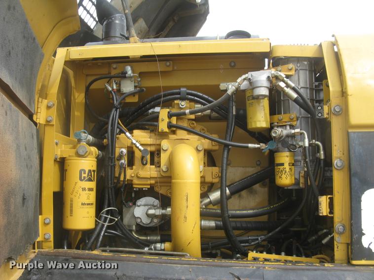image for item L3869 2005 Caterpillar 330C L excavator