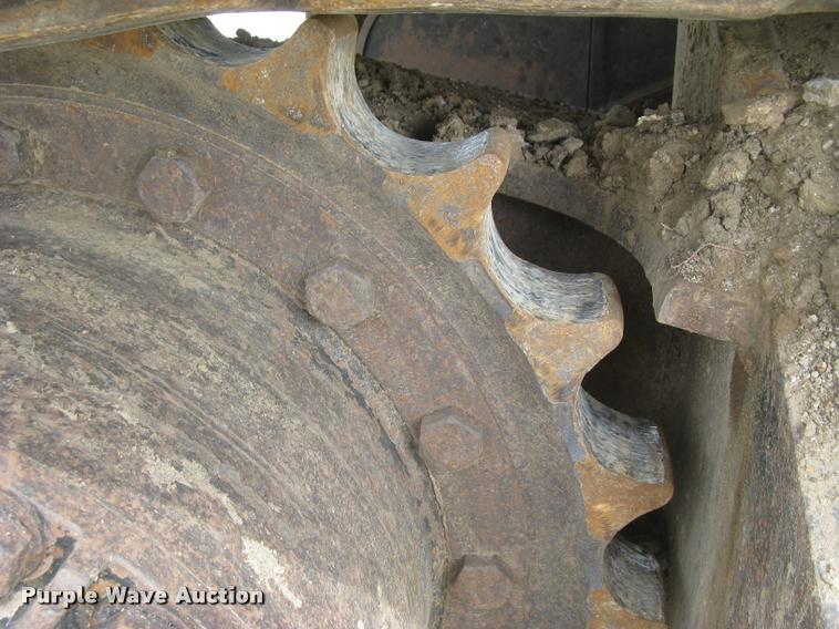 image for item L3869 2005 Caterpillar 330C L excavator