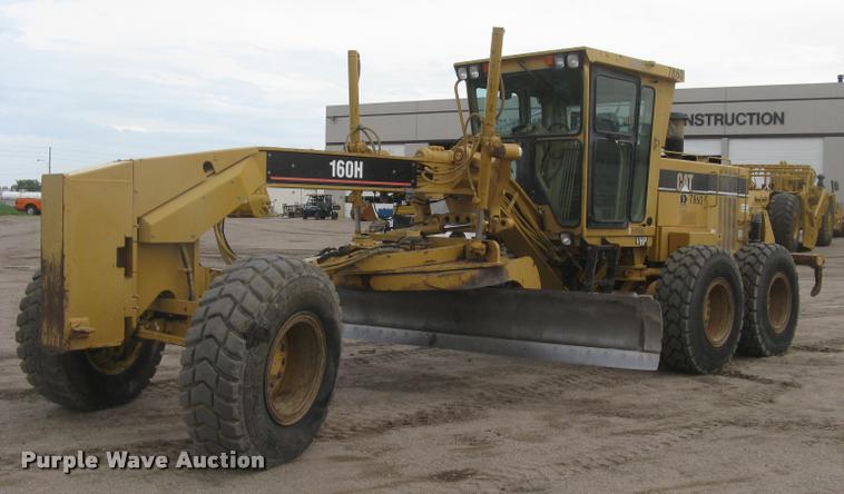 image for item L3871 1998 Caterpillar 160H motor grader