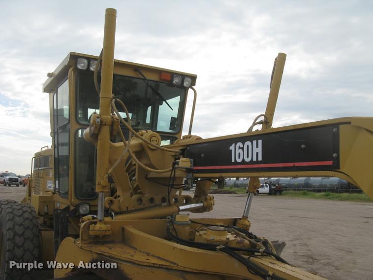 image for item L3871 1998 Caterpillar 160H motor grader