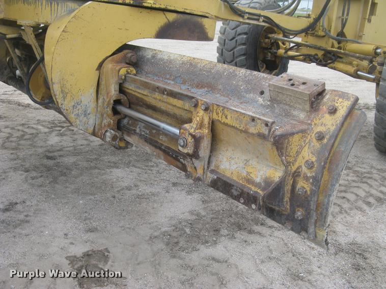 image for item L3871 1998 Caterpillar 160H motor grader