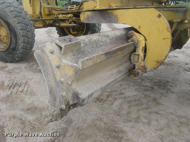 image for item L3871 1998 Caterpillar 160H motor grader