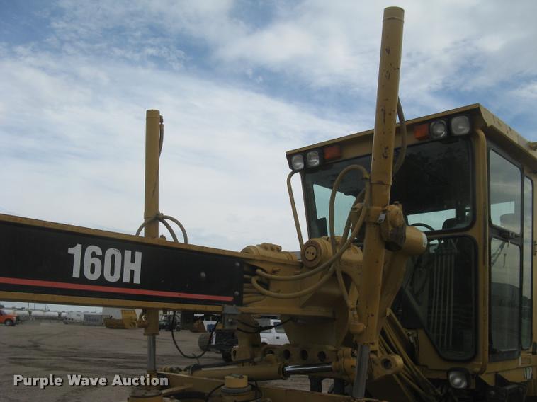 image for item L3871 1998 Caterpillar 160H motor grader