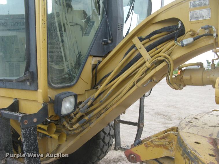 image for item L3871 1998 Caterpillar 160H motor grader