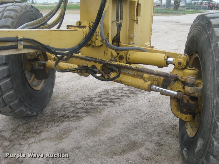 image for item L3871 1998 Caterpillar 160H motor grader