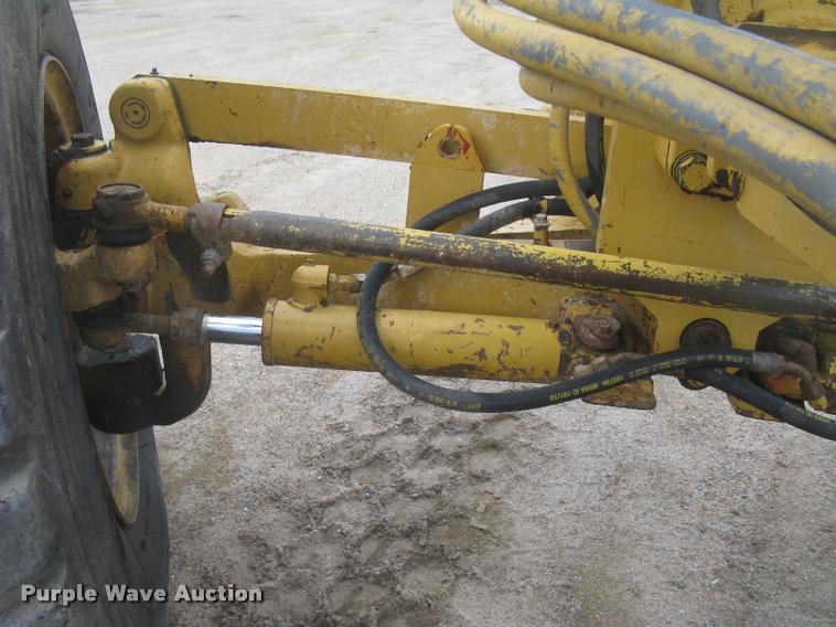 image for item L3871 1998 Caterpillar 160H motor grader