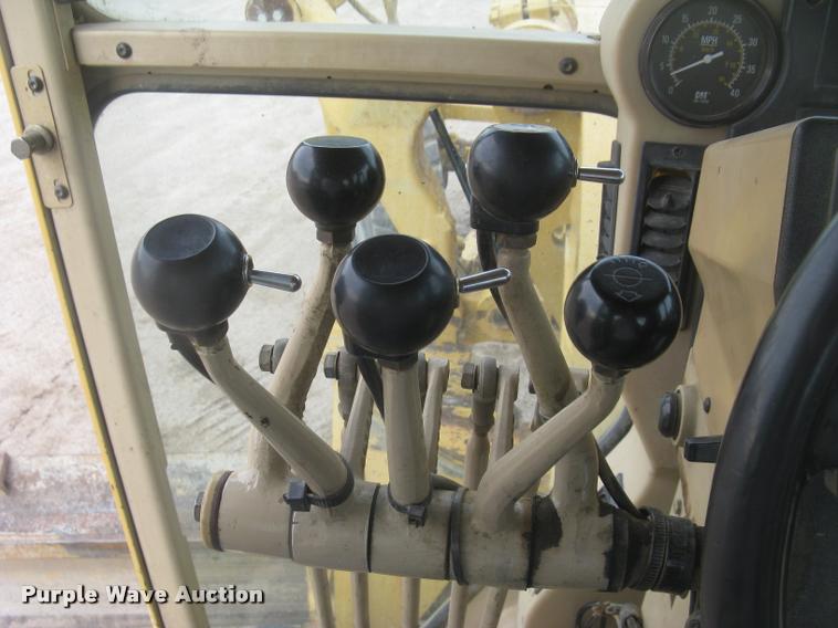 image for item L3871 1998 Caterpillar 160H motor grader