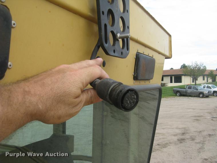 image for item L3871 1998 Caterpillar 160H motor grader