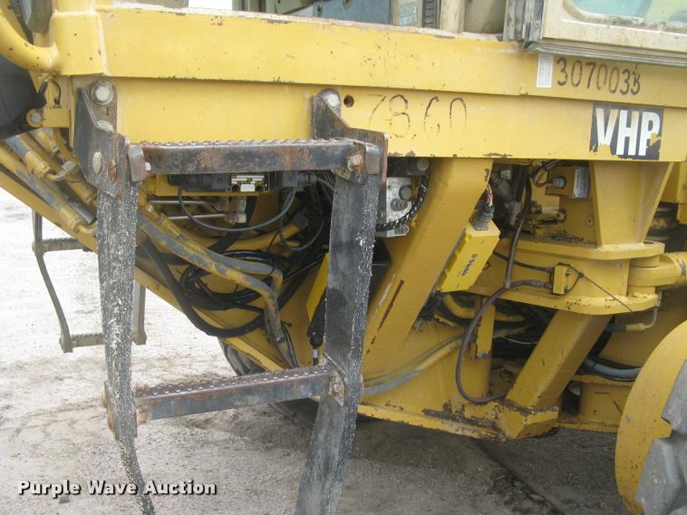 image for item L3871 1998 Caterpillar 160H motor grader