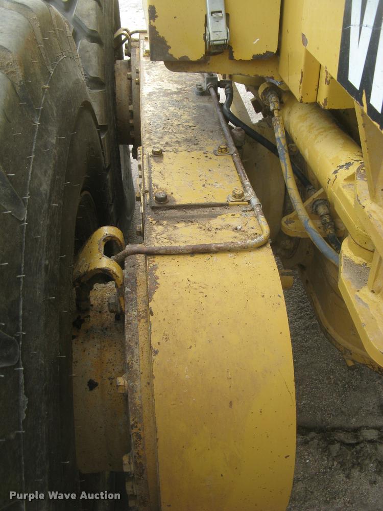 image for item L3871 1998 Caterpillar 160H motor grader