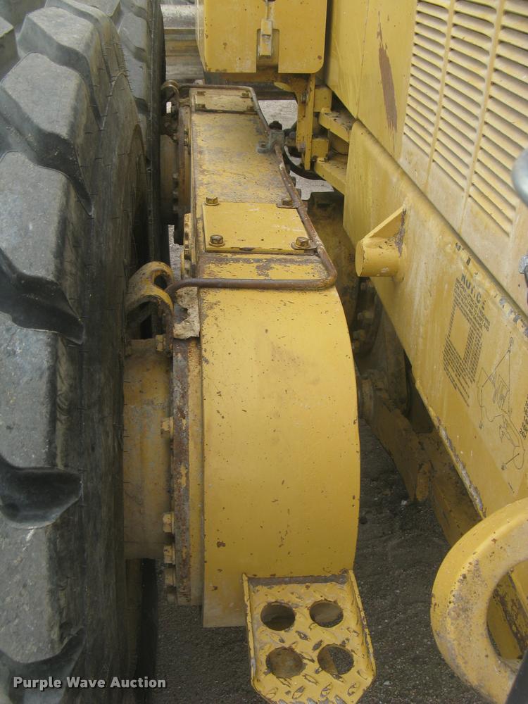 image for item L3871 1998 Caterpillar 160H motor grader