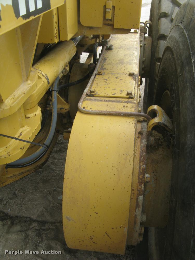 image for item L3871 1998 Caterpillar 160H motor grader