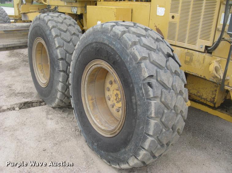 image for item L3871 1998 Caterpillar 160H motor grader