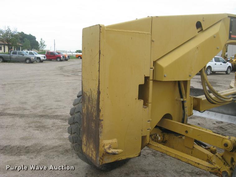 image for item L3871 1998 Caterpillar 160H motor grader