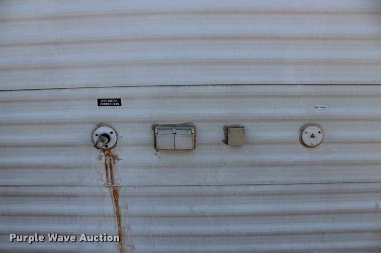 image for item L4768 2006 Gulfstream MPV-CV0H camper