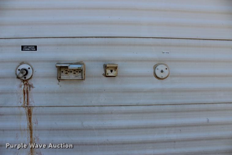 image for item L4768 2006 Gulfstream MPV-CV0H camper