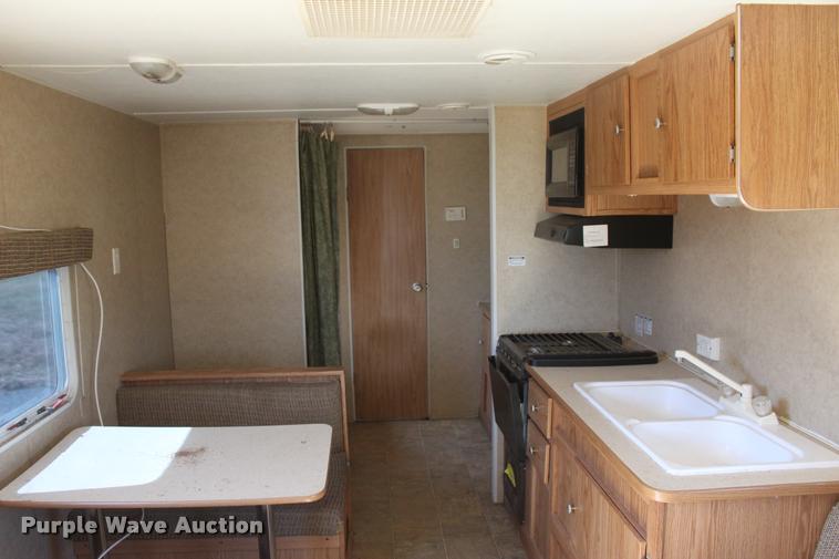 image for item L4768 2006 Gulfstream MPV-CV0H camper