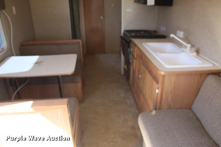 image for item L4768 2006 Gulfstream MPV-CV0H camper