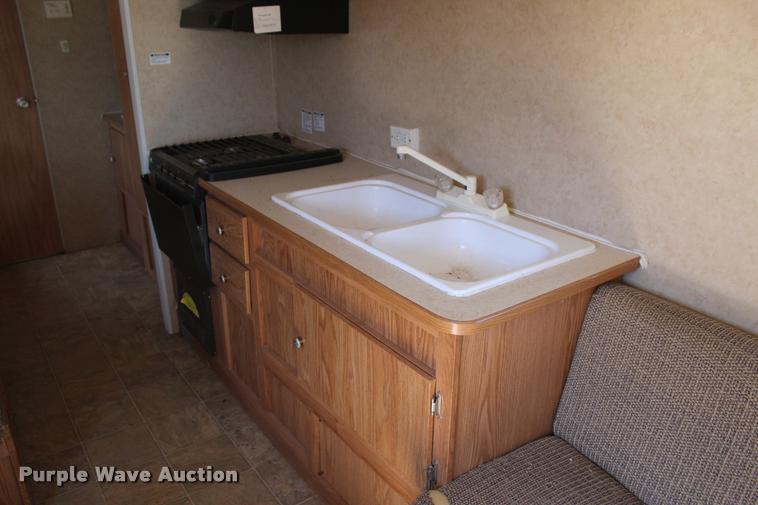 image for item L4768 2006 Gulfstream MPV-CV0H camper