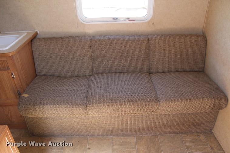 image for item L4768 2006 Gulfstream MPV-CV0H camper