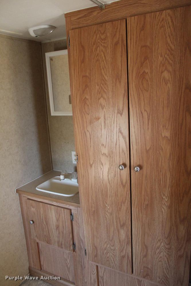 image for item L4768 2006 Gulfstream MPV-CV0H camper