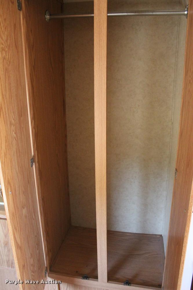 image for item L4768 2006 Gulfstream MPV-CV0H camper