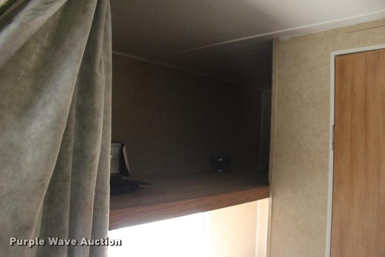 image for item L4768 2006 Gulfstream MPV-CV0H camper