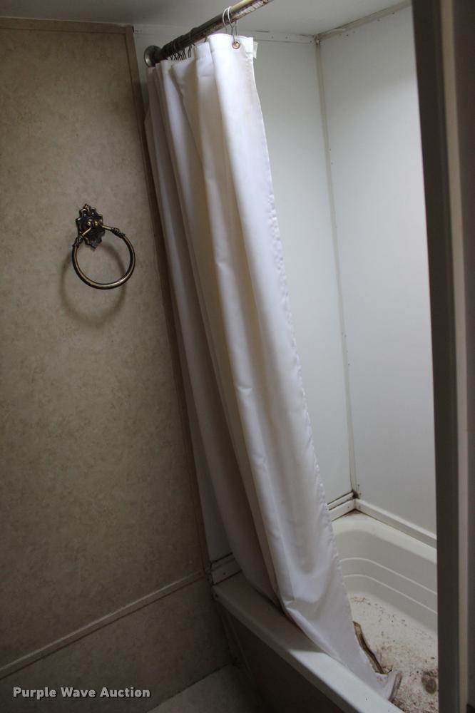 image for item L4768 2006 Gulfstream MPV-CV0H camper