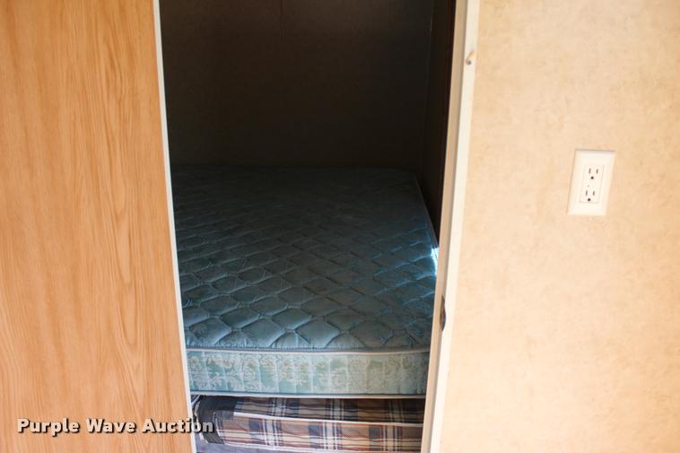 image for item L4768 2006 Gulfstream MPV-CV0H camper