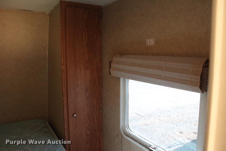 image for item L4768 2006 Gulfstream MPV-CV0H camper