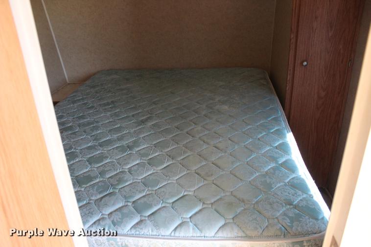 image for item L4768 2006 Gulfstream MPV-CV0H camper