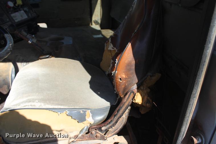 image for item L4785 1984 International C09670 tank truck