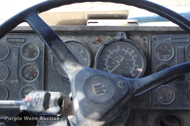 image for item L4785 1984 International C09670 tank truck