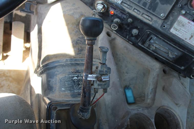 image for item L4785 1984 International C09670 tank truck