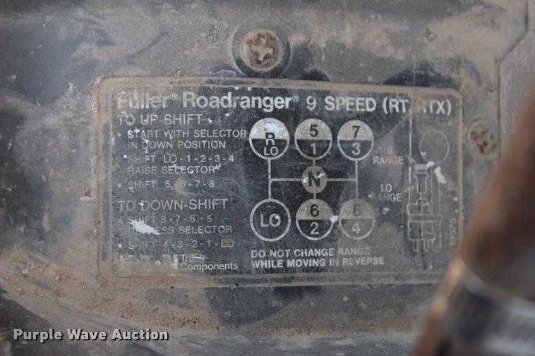 image for item L4785 1984 International C09670 tank truck