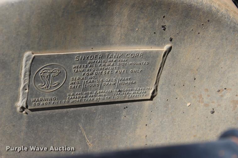 image for item L4785 1984 International C09670 tank truck