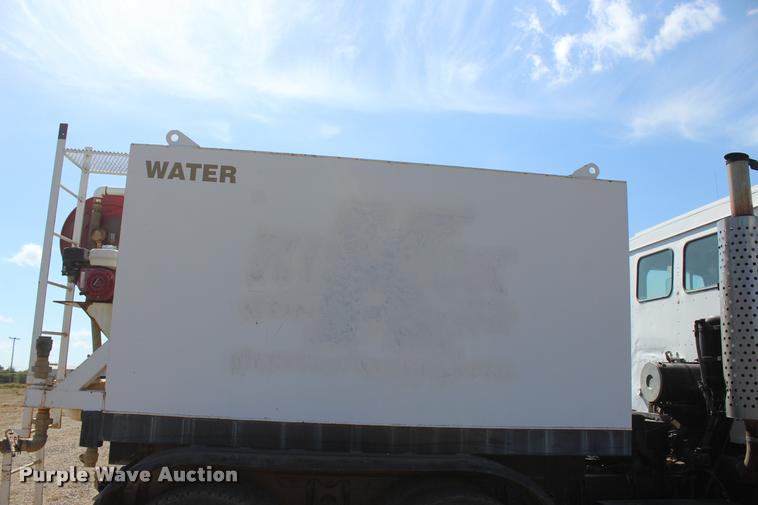 image for item L4785 1984 International C09670 tank truck