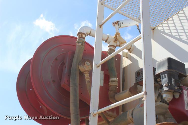 image for item L4785 1984 International C09670 tank truck