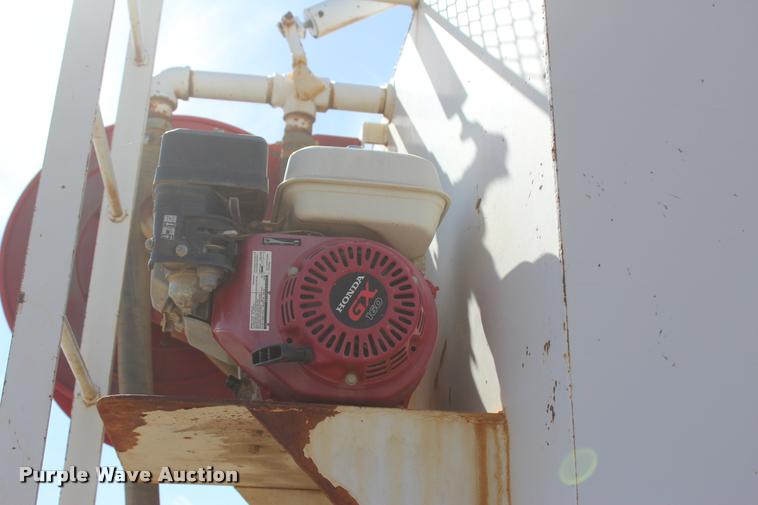 image for item L4785 1984 International C09670 tank truck