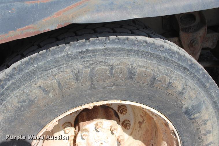 image for item L4785 1984 International C09670 tank truck