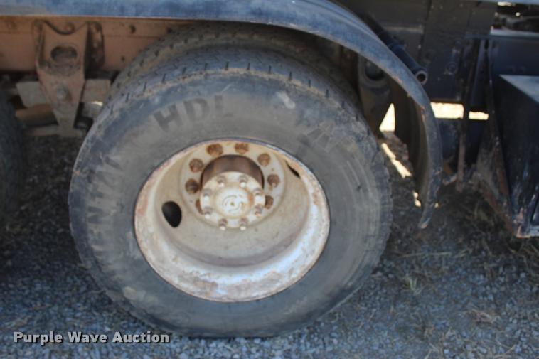 image for item L4785 1984 International C09670 tank truck