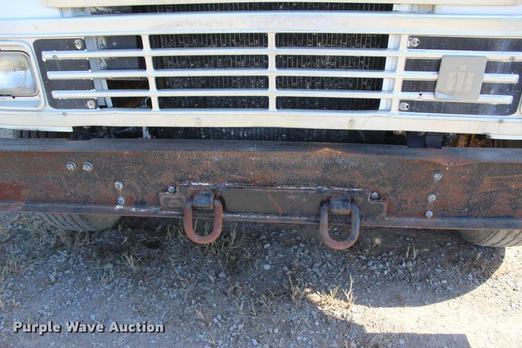 image for item L4785 1984 International C09670 tank truck