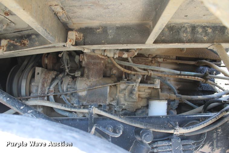 image for item L4785 1984 International C09670 tank truck