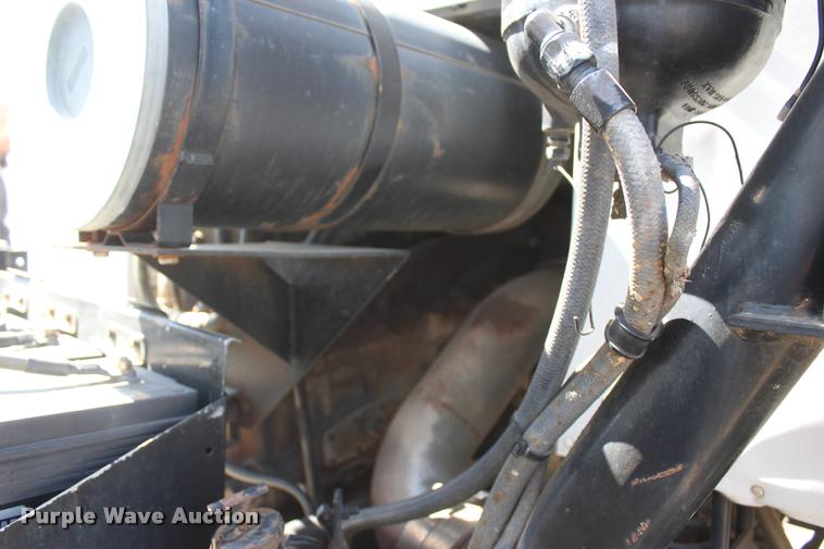 image for item L4785 1984 International C09670 tank truck