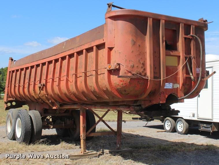 image for item L4786 1979 Fruehauf DP4-M-24 end dump trailer