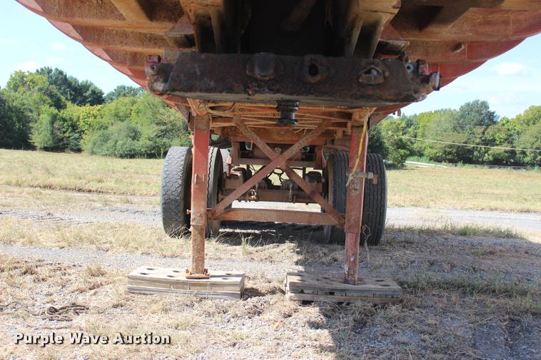 image for item L4786 1979 Fruehauf DP4-M-24 end dump trailer