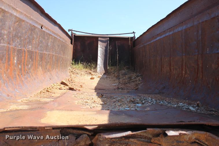 image for item L4786 1979 Fruehauf DP4-M-24 end dump trailer